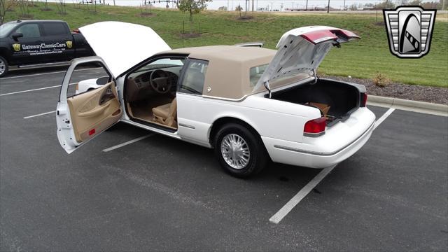 Photo of 1997 White Mercury Cougar