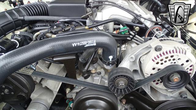 Photo of 1997 White Mercury Cougar
