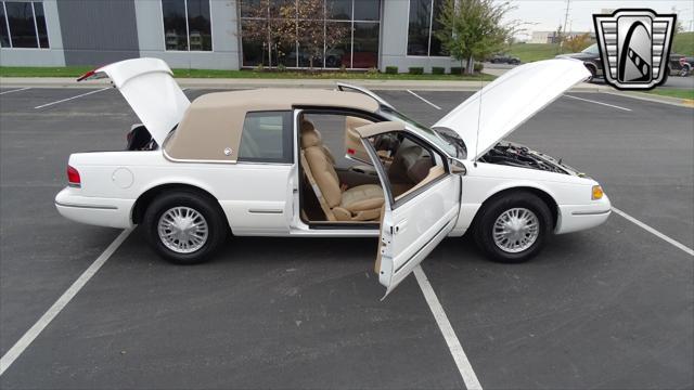 Photo of 1997 White Mercury Cougar