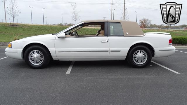Photo of 1997 White Mercury Cougar