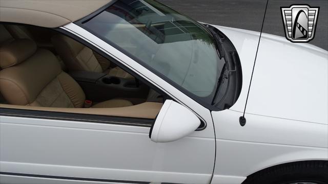 Photo of 1997 White Mercury Cougar