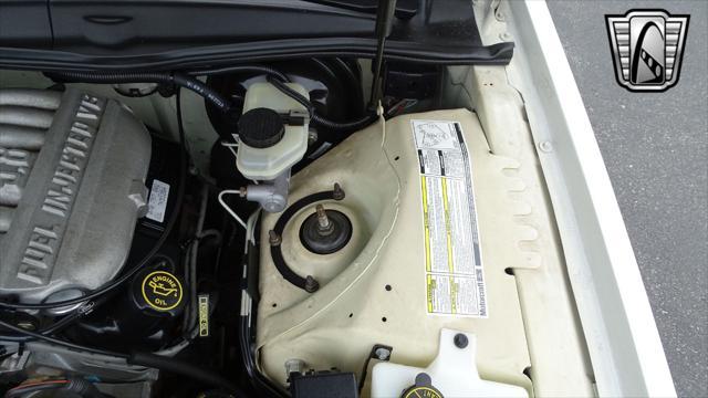 Photo of 1997 White Mercury Cougar