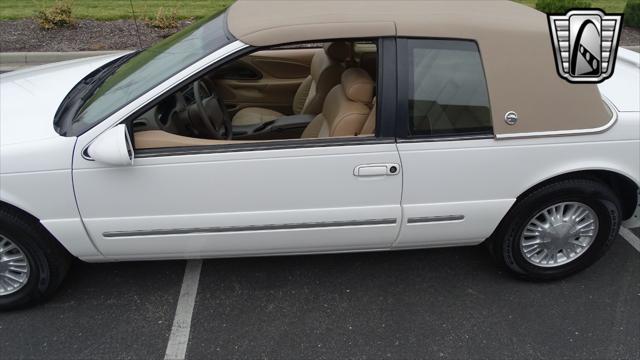 Photo of 1997 White Mercury Cougar
