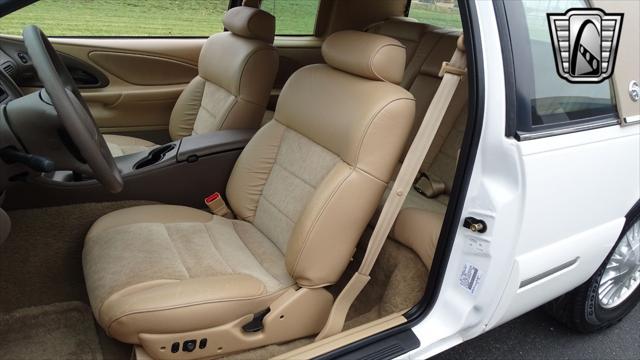 Photo of 1997 White Mercury Cougar