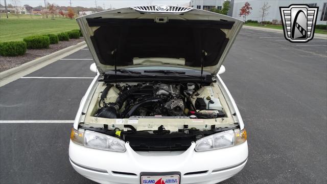 Photo of 1997 White Mercury Cougar