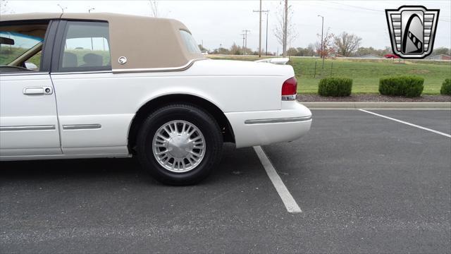 Photo of 1997 White Mercury Cougar
