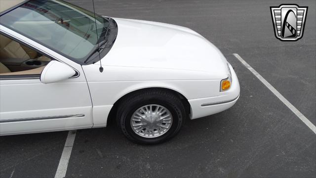 Photo of 1997 White Mercury Cougar