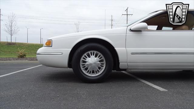 Photo of 1997 White Mercury Cougar