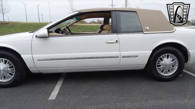 Photo of 1997 White Mercury Cougar