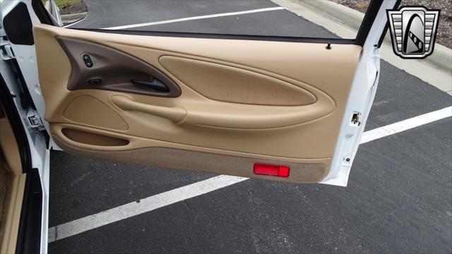Photo of 1997 White Mercury Cougar