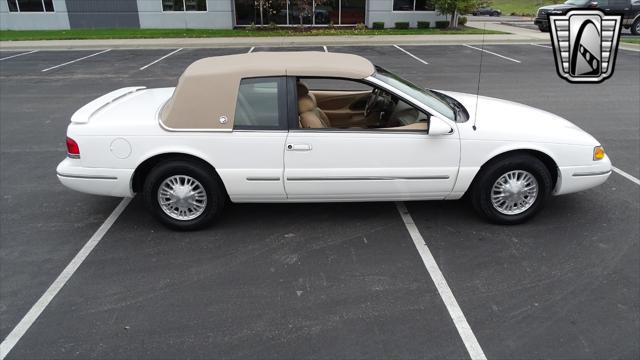 Photo of 1997 White Mercury Cougar