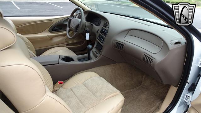 Photo of 1997 White Mercury Cougar
