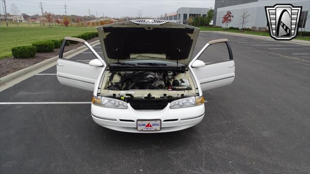 Photo of 1997 White Mercury Cougar