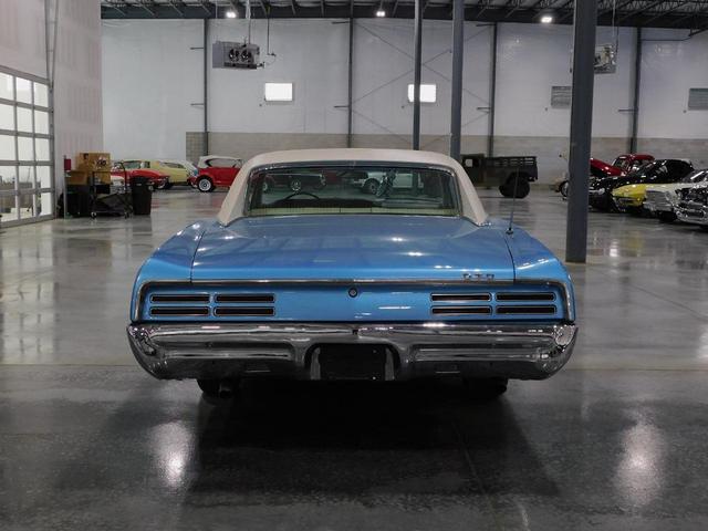 Photo of 1967 Blue and White Pontiac GTO