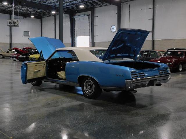 Photo of 1967 Blue and White Pontiac GTO