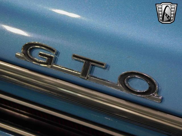 Photo of 1967 Blue and White Pontiac GTO
