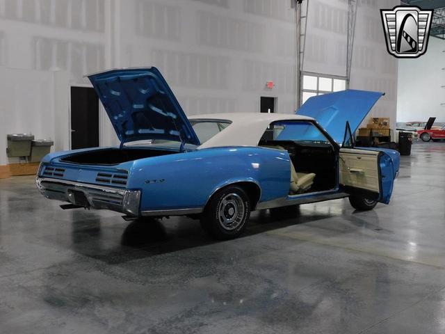 Photo of 1967 Blue and White Pontiac GTO