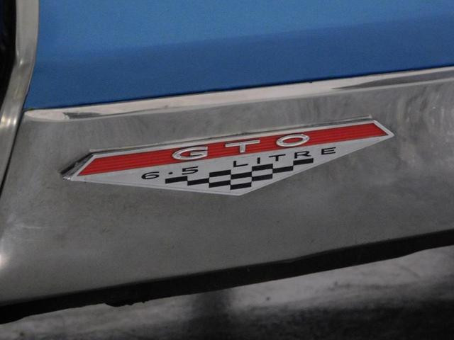 Photo of 1967 Blue and White Pontiac GTO