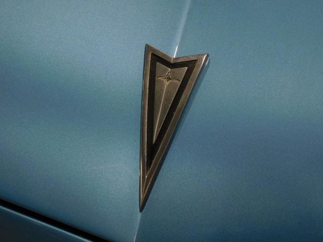 Photo of 1967 Blue and White Pontiac GTO