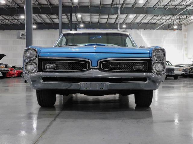 Photo of 1967 Blue and White Pontiac GTO