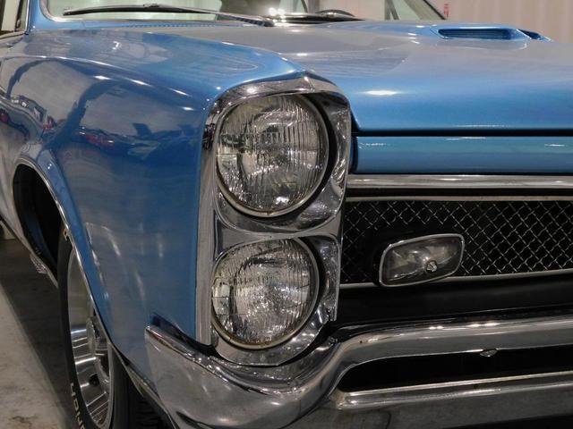 Photo of 1967 Blue and White Pontiac GTO