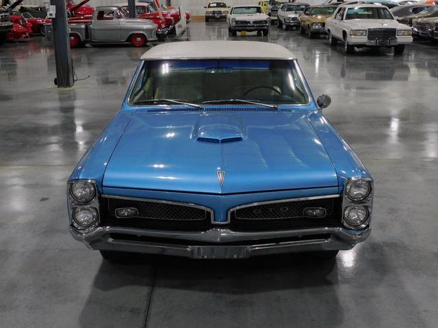 Photo of 1967 Blue and White Pontiac GTO
