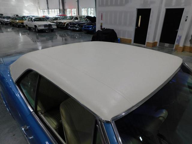 Photo of 1967 Blue and White Pontiac GTO