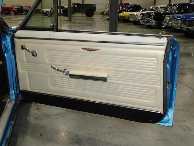 Photo of 1967 Blue and White Pontiac GTO