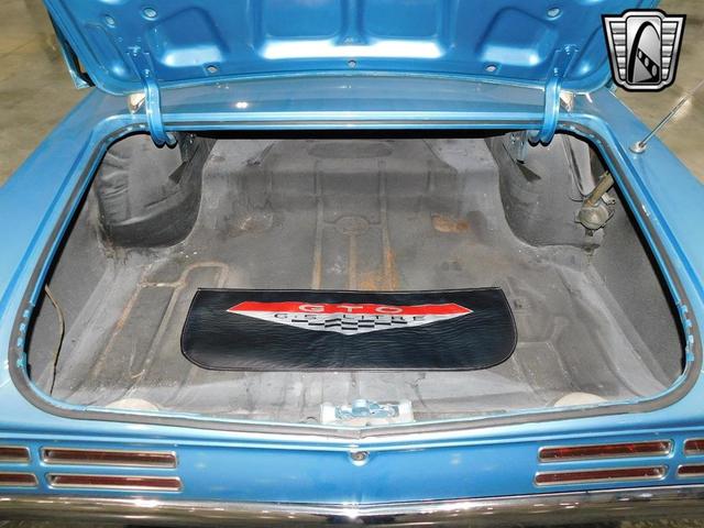 Photo of 1967 Blue and White Pontiac GTO