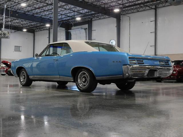 Photo of 1967 Blue and White Pontiac GTO