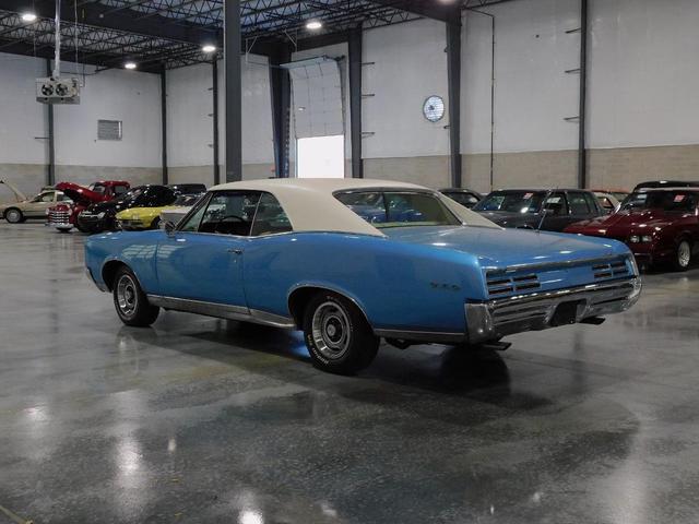 Photo of 1967 Blue and White Pontiac GTO
