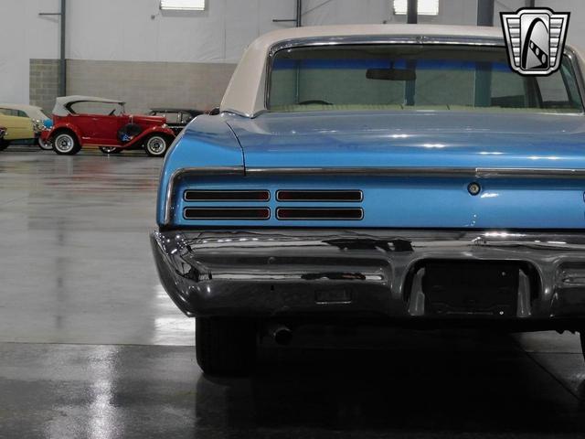 Photo of 1967 Blue and White Pontiac GTO