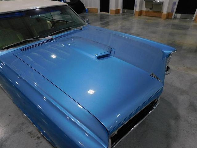 Photo of 1967 Blue and White Pontiac GTO