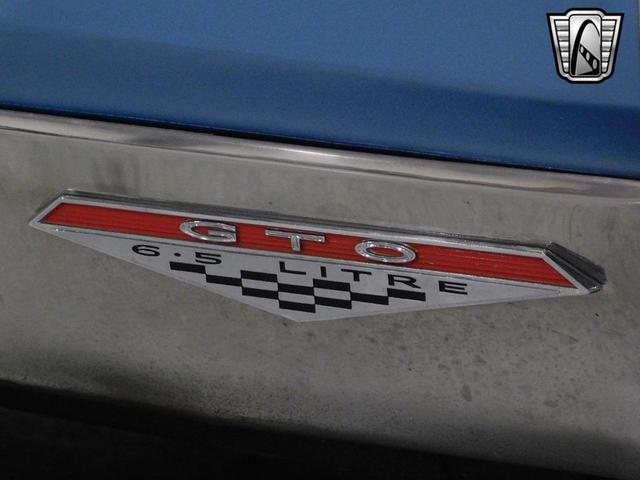 Photo of 1967 Blue and White Pontiac GTO