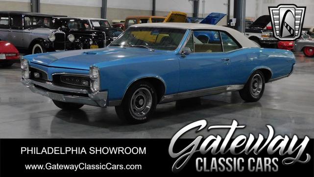 Photo of 1967 Blue and White Pontiac GTO