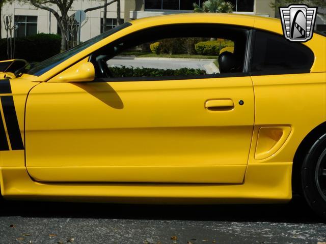 Photo of 1995 Yellow Ford Mustang