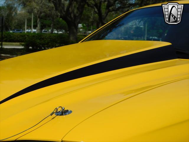 Photo of 1995 Yellow Ford Mustang