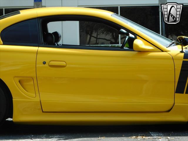Photo of 1995 Yellow Ford Mustang