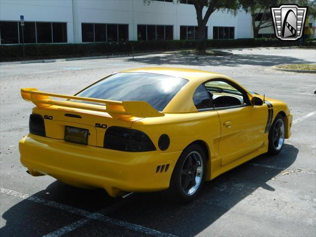 Photo of 1995 Yellow Ford Mustang