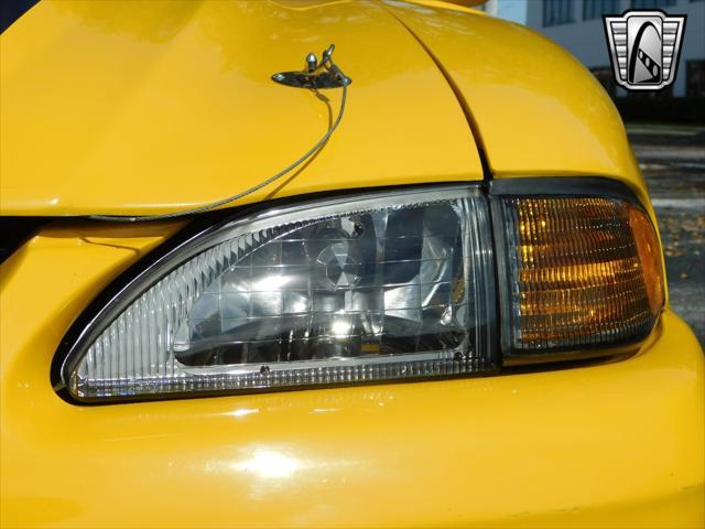 Photo of 1995 Yellow Ford Mustang