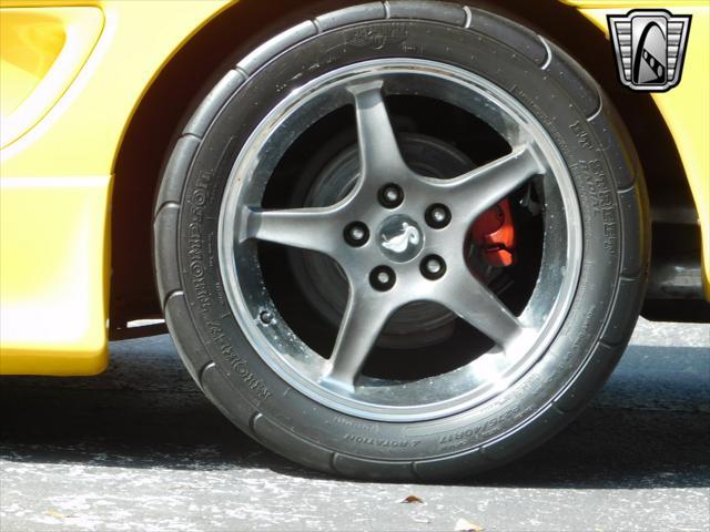 Photo of 1995 Yellow Ford Mustang