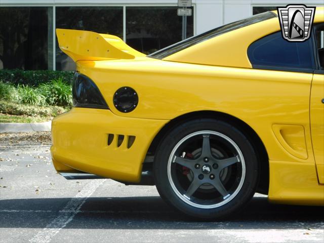 Photo of 1995 Yellow Ford Mustang