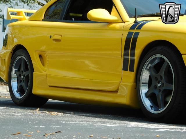 Photo of 1995 Yellow Ford Mustang