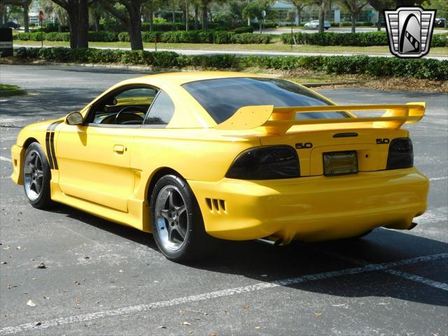 Photo of 1995 Yellow Ford Mustang
