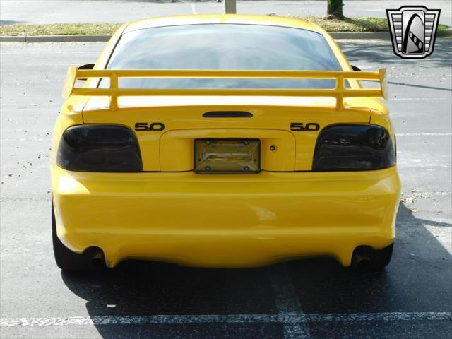 Photo of 1995 Yellow Ford Mustang