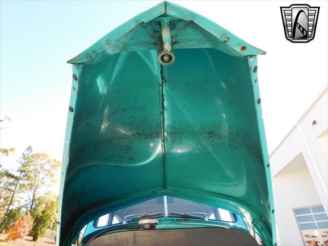 Photo of 1948 Turquois Chevrolet Stylemaster