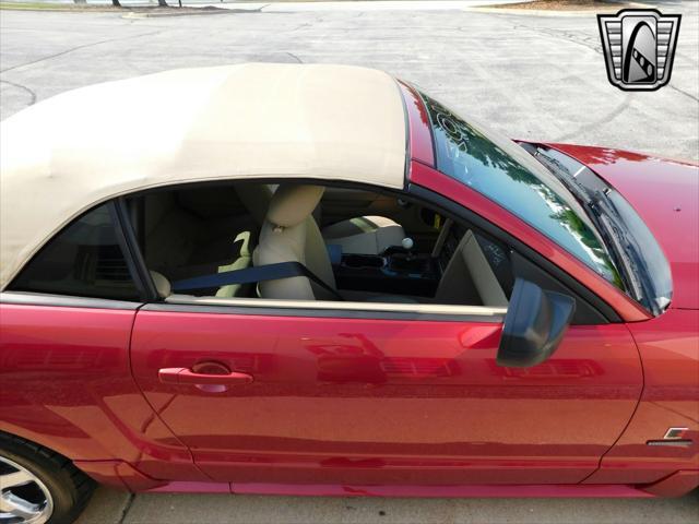 Photo of 2005 Red Ford Mustang