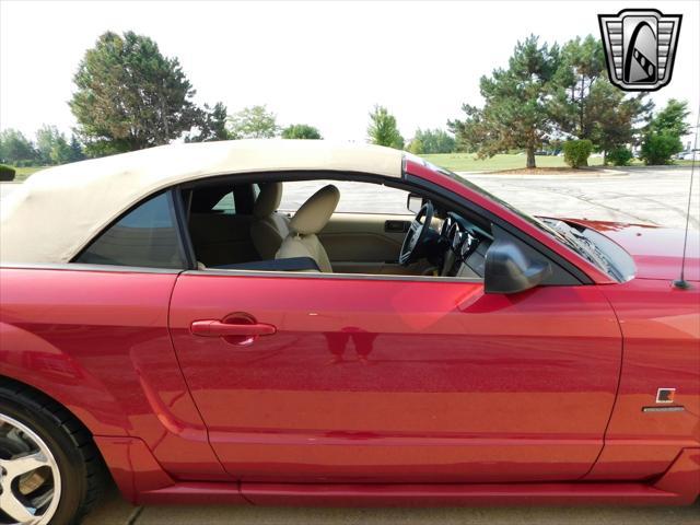 Photo of 2005 Red Ford Mustang
