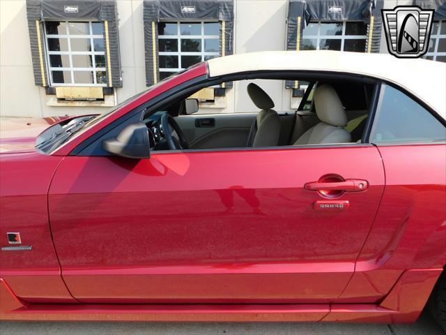 Photo of 2005 Red Ford Mustang