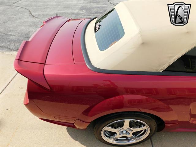 Photo of 2005 Red Ford Mustang